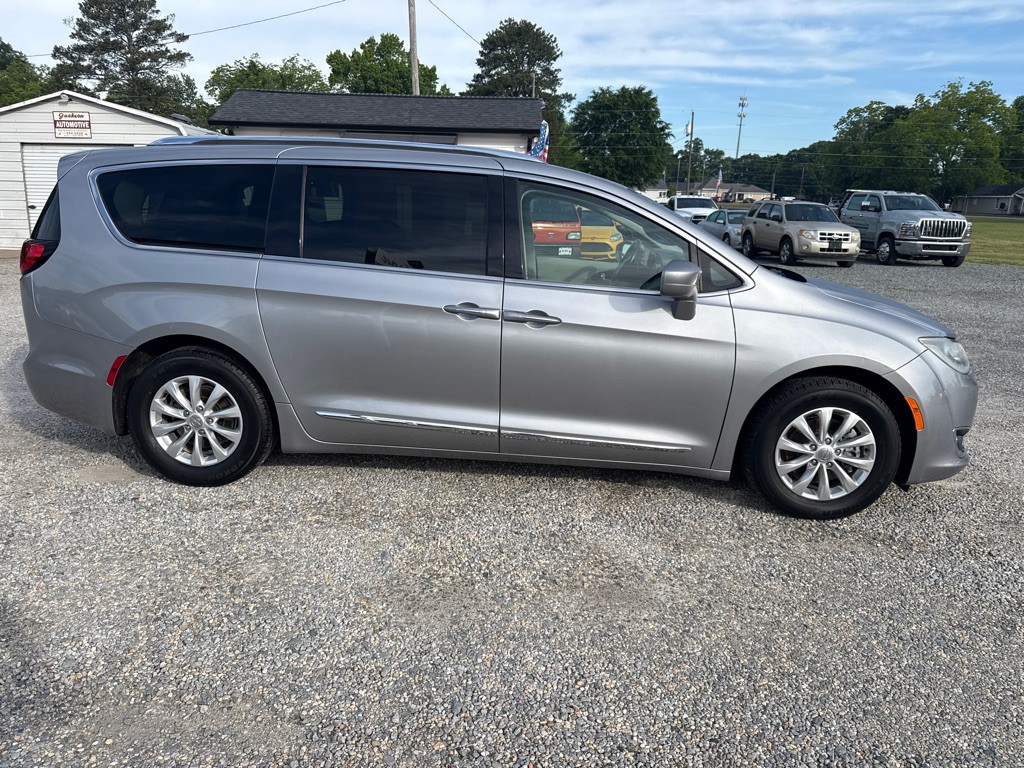 2018 Chrysler Pacifica Image 4