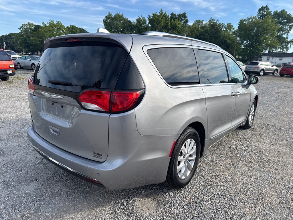 2018 Chrysler Pacifica Image 5