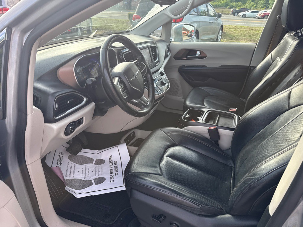 2018 Chrysler Pacifica Image 7
