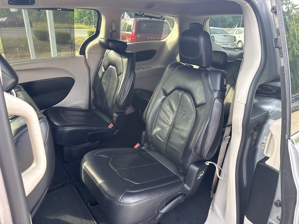 2018 Chrysler Pacifica Image 8