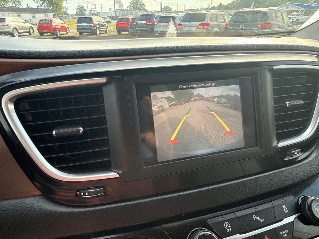 2018 Chrysler Pacifica Image 11