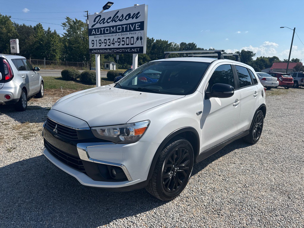 2017 Mitsubishi Outlander Image 1