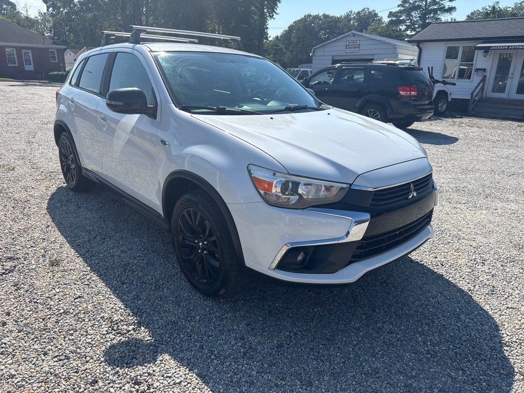 2017 Mitsubishi Outlander Image 3