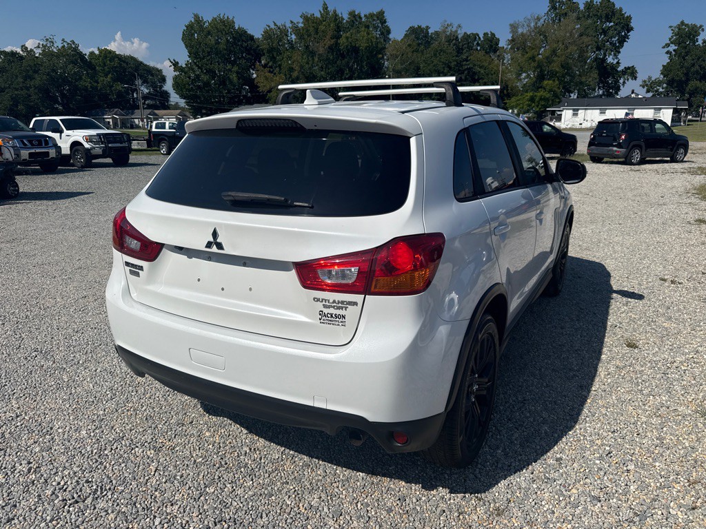 2017 Mitsubishi Outlander Image 5