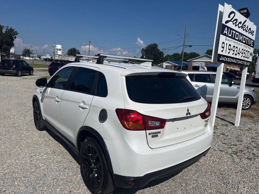 2017 Mitsubishi Outlander Image 6