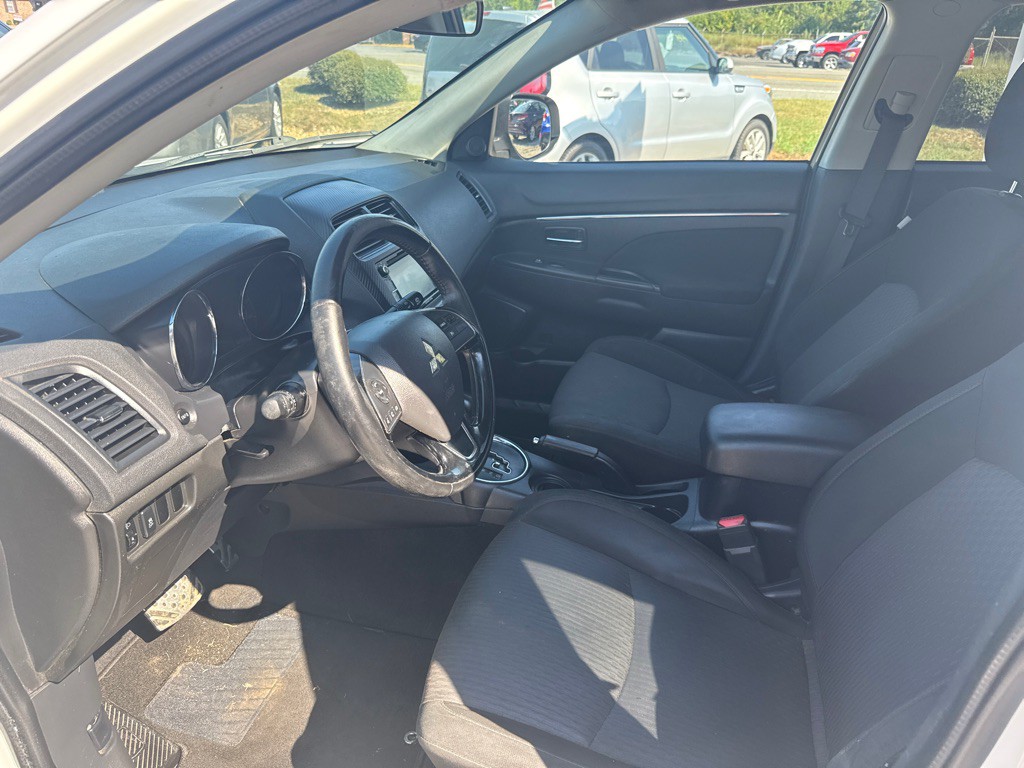 2017 Mitsubishi Outlander Image 10