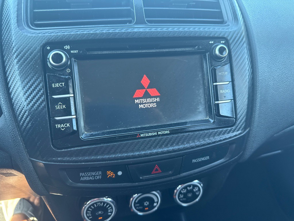 2017 Mitsubishi Outlander Image 14