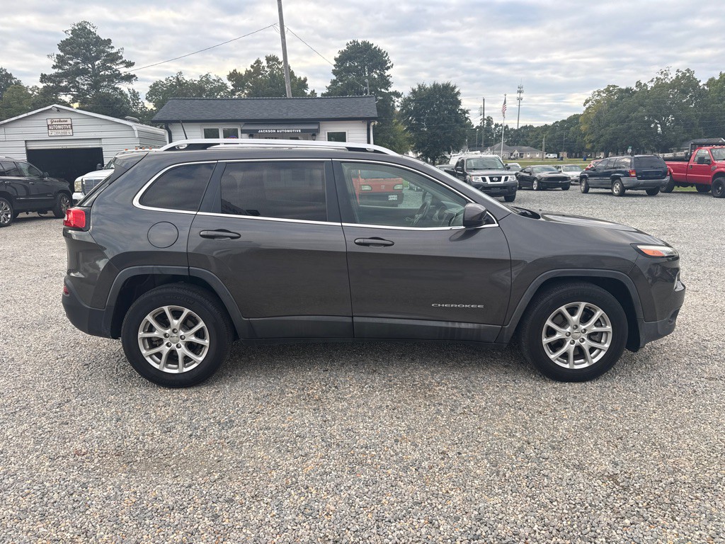 2017 Jeep Cherokee Image 4