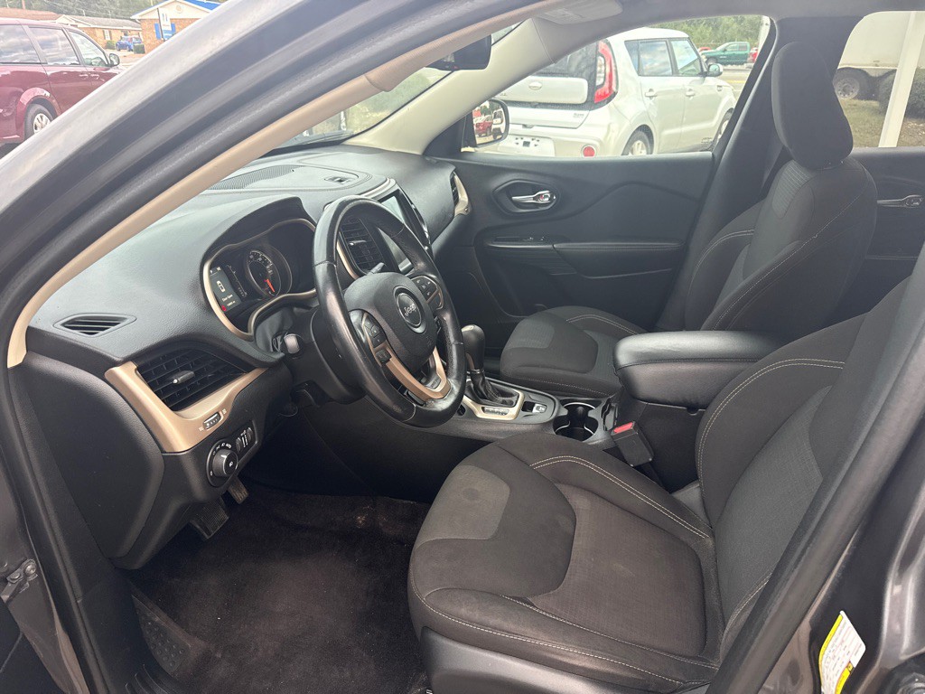 2017 Jeep Cherokee Image 9