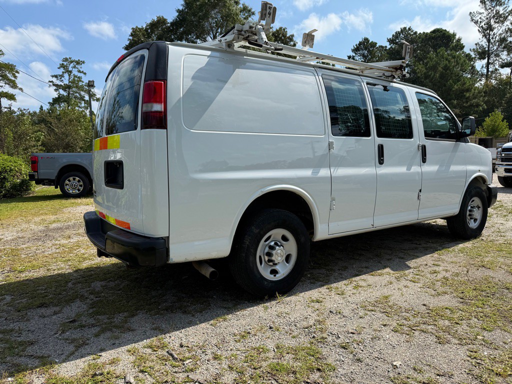 2015 Chevrolet Express Image 3