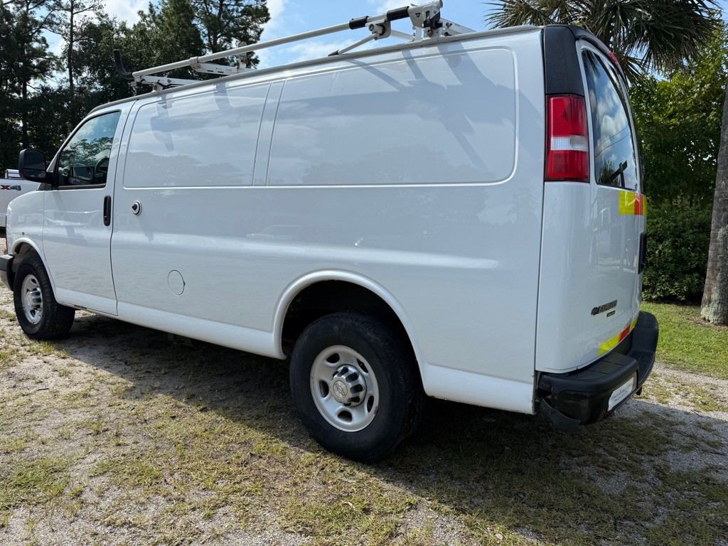 2015 Chevrolet Express Image 4
