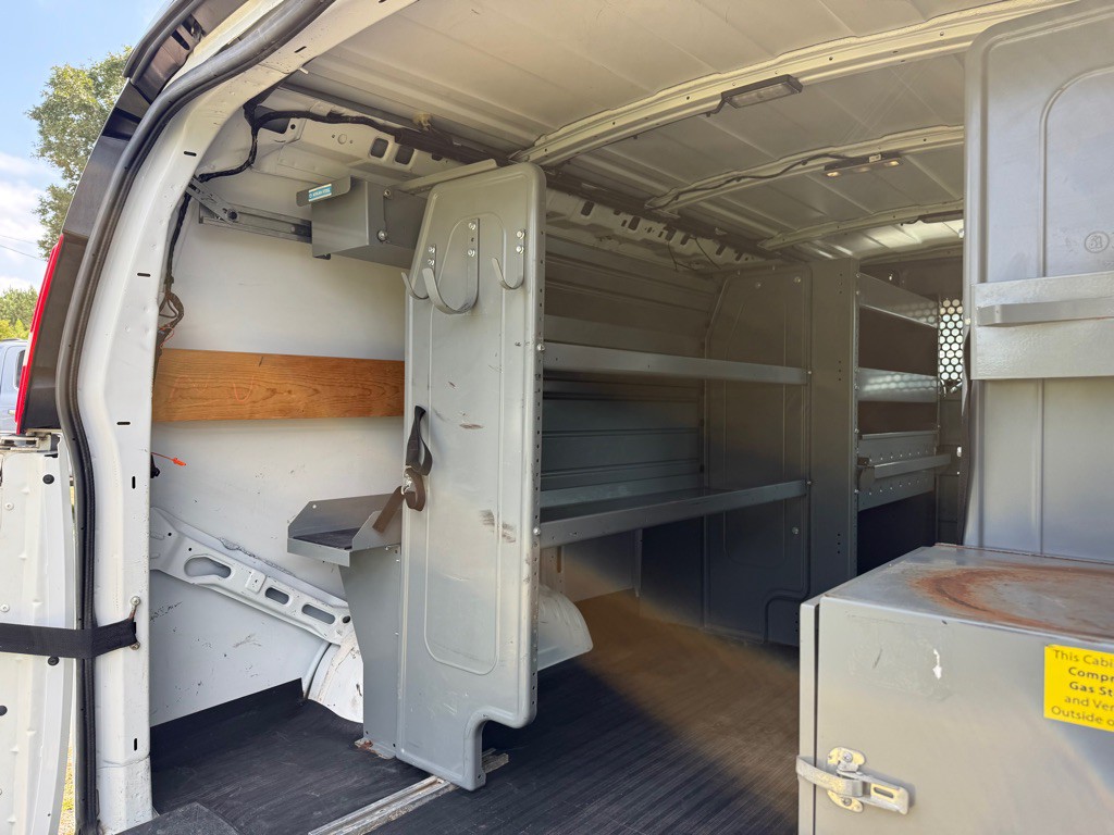2015 Chevrolet Express Image 9