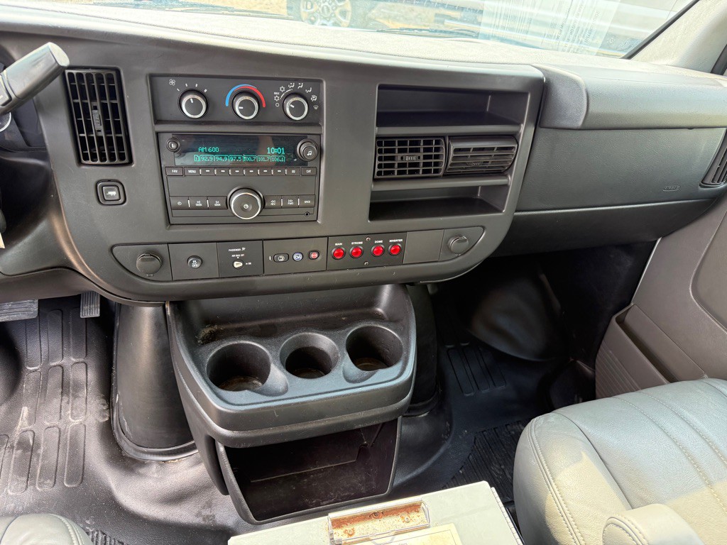 2015 Chevrolet Express Image 15