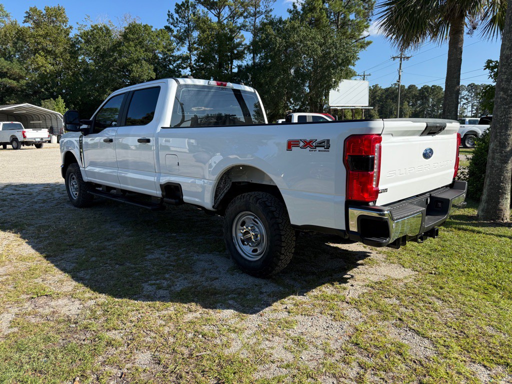 2023 Ford F-250 Image 2