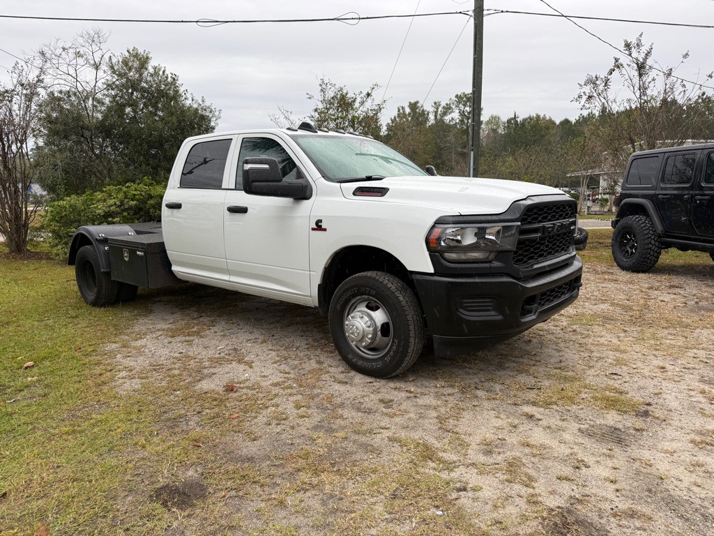 2023 RAM 3500 Image 3
