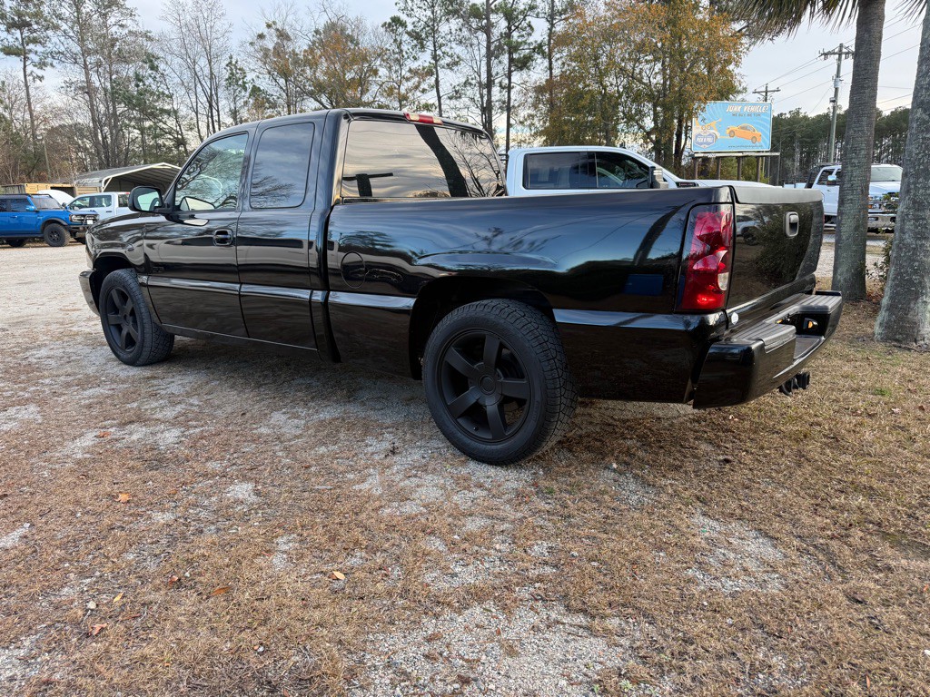 2004 Chevrolet Silverado 1500 Image 3