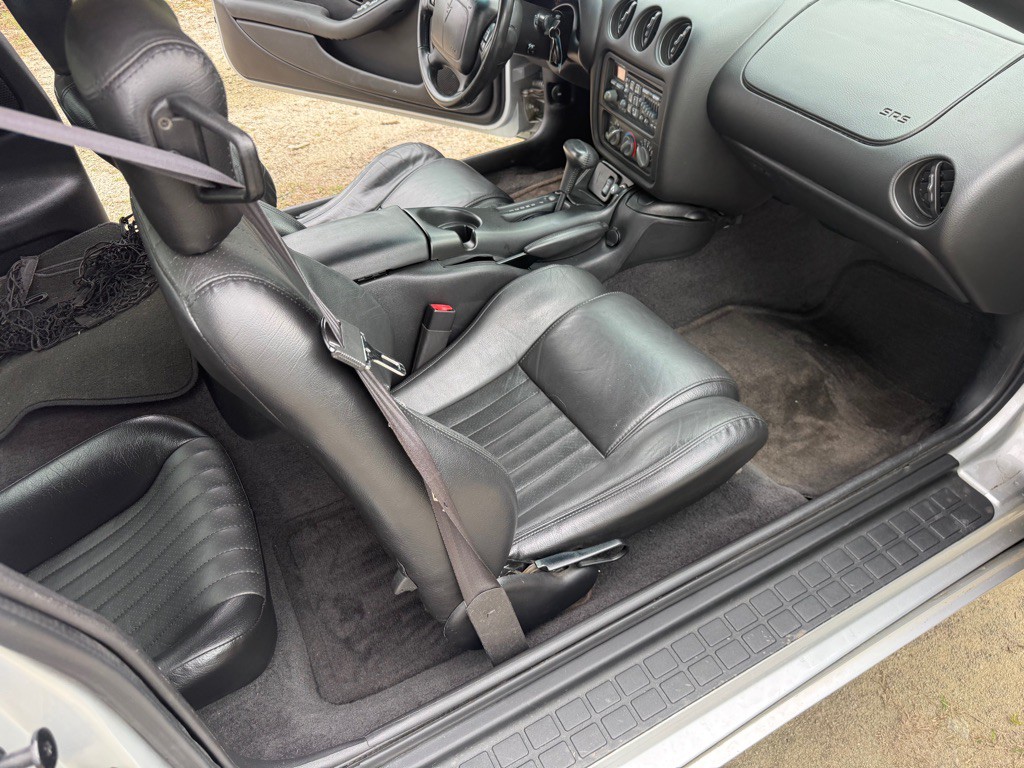 2000 Pontiac Firebird Image 9