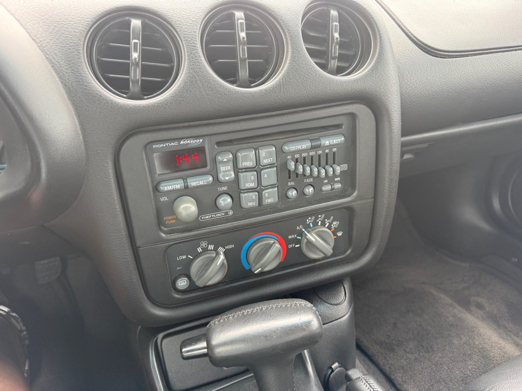 2000 Pontiac Firebird Image 11