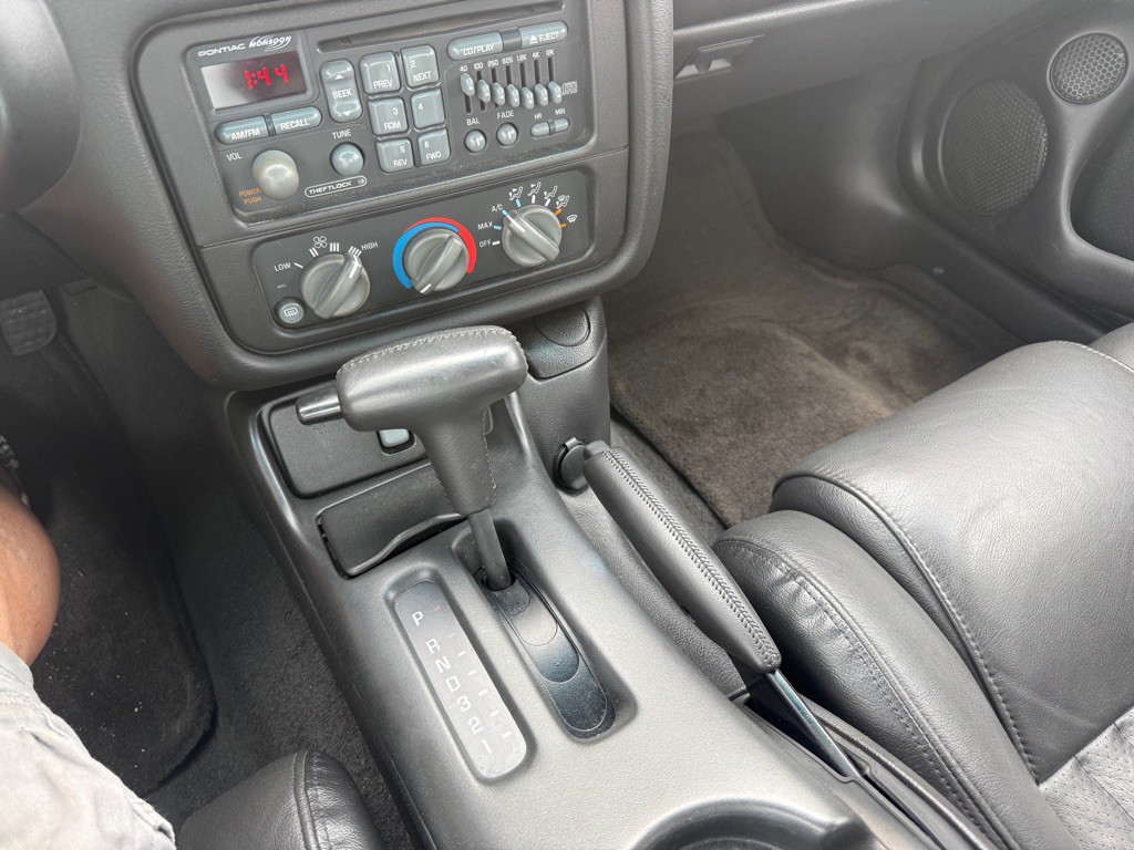 2000 Pontiac Firebird Image 12
