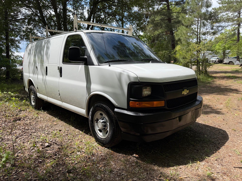 2017 Chevrolet Express Image 2