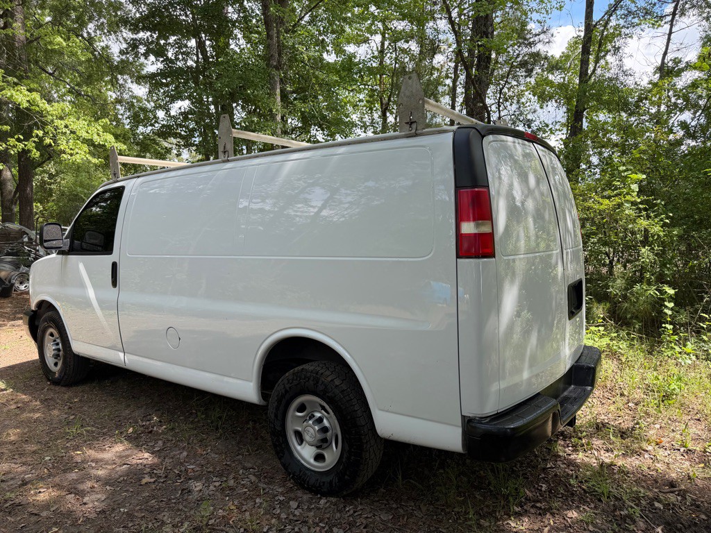 2017 Chevrolet Express Image 3