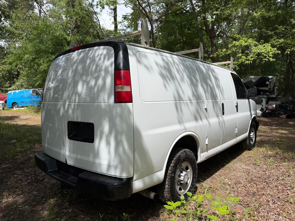 2017 Chevrolet Express Image 4