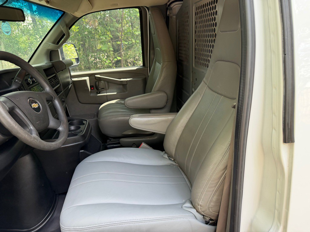 2017 Chevrolet Express Image 5