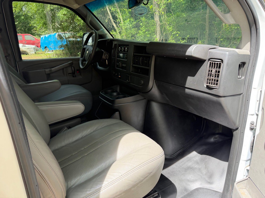 2017 Chevrolet Express Image 6