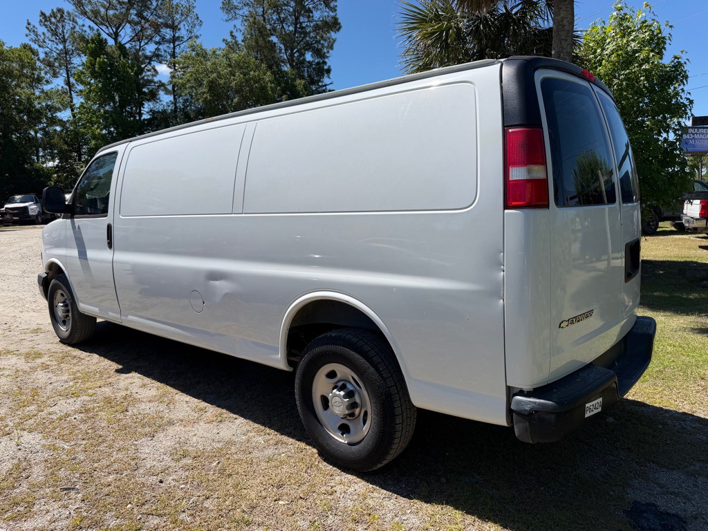 2019 Chevrolet Express Image 3