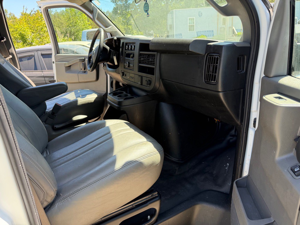 2019 Chevrolet Express Image 6