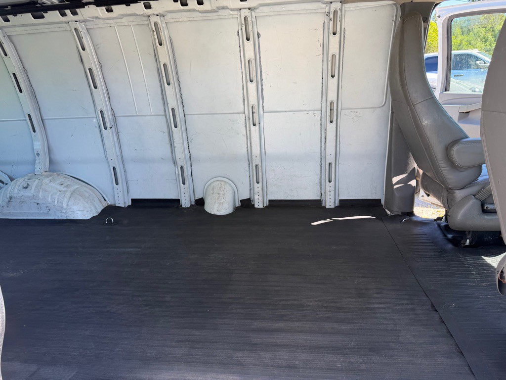 2019 Chevrolet Express Image 8