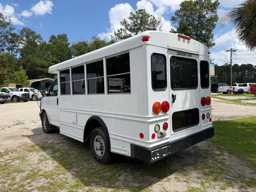 2008 Chevrolet Express Image 3
