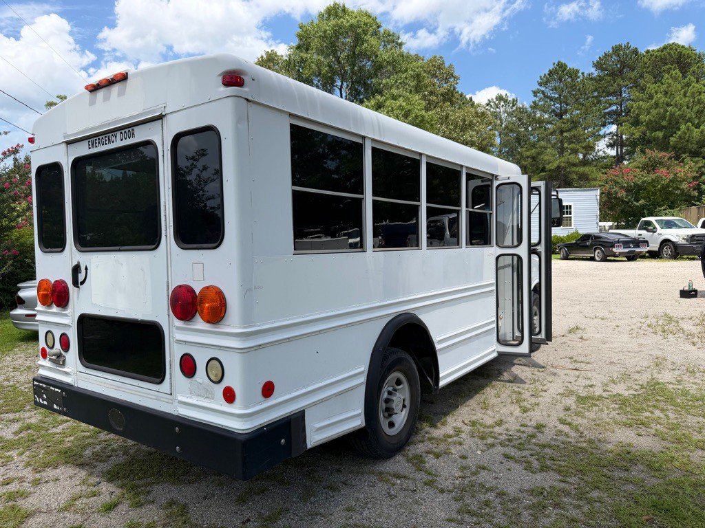 2008 Chevrolet Express Image 4