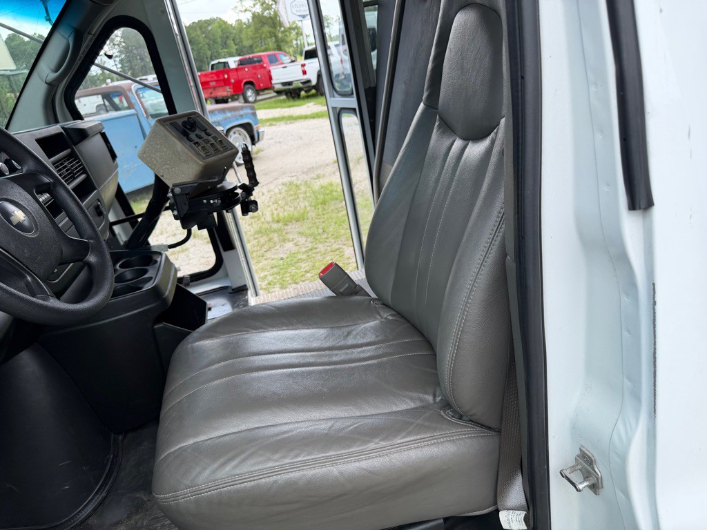 2008 Chevrolet Express Image 5