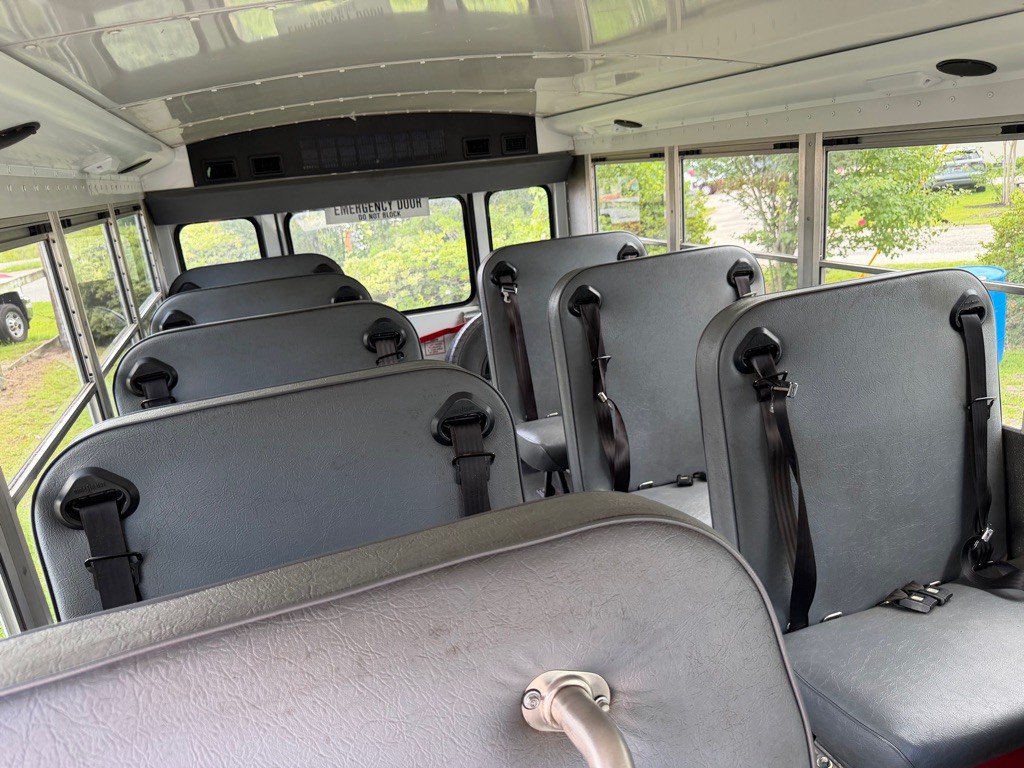 2008 Chevrolet Express Image 7