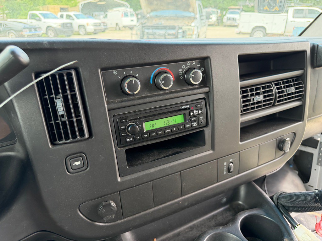 2008 Chevrolet Express Image 9