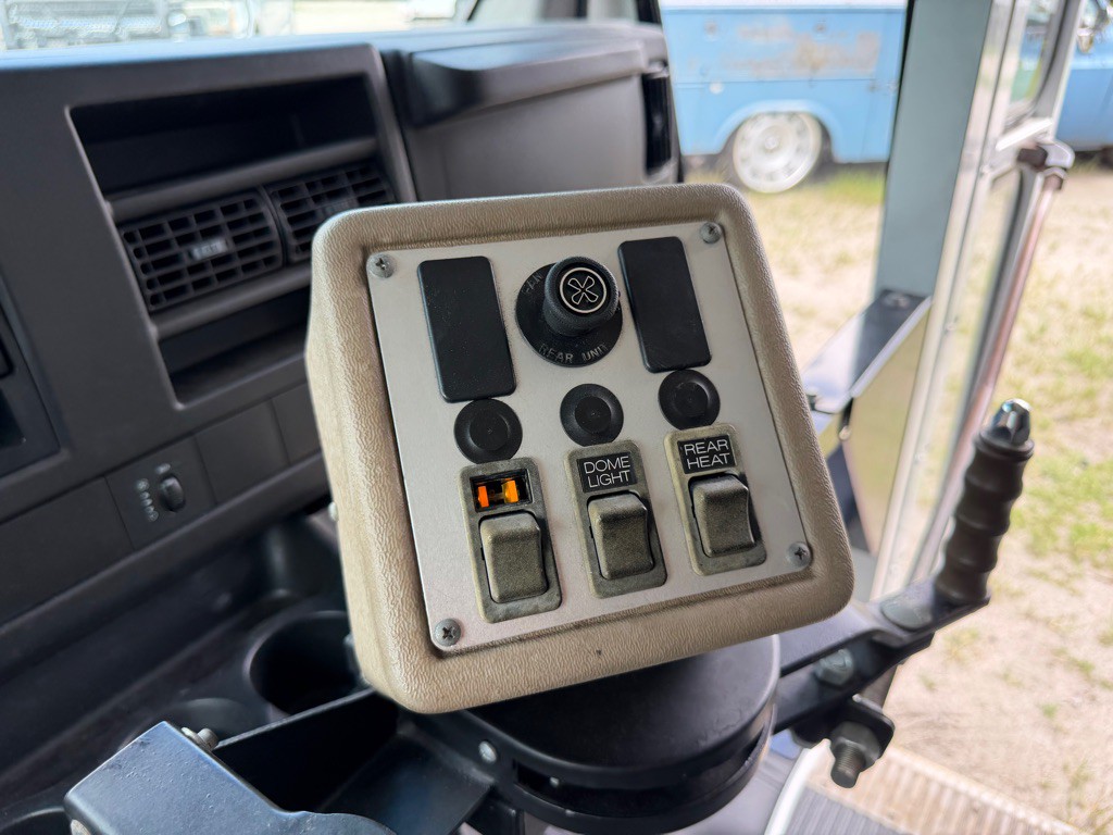 2008 Chevrolet Express Image 10