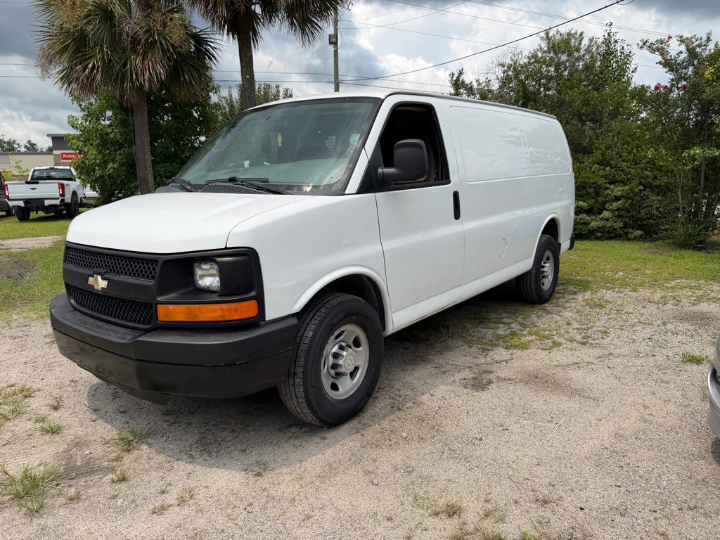 2015 Chevrolet Express Image 1
