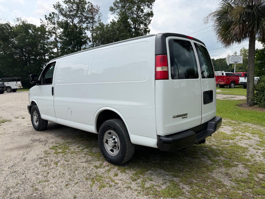 2015 Chevrolet Express Image 3