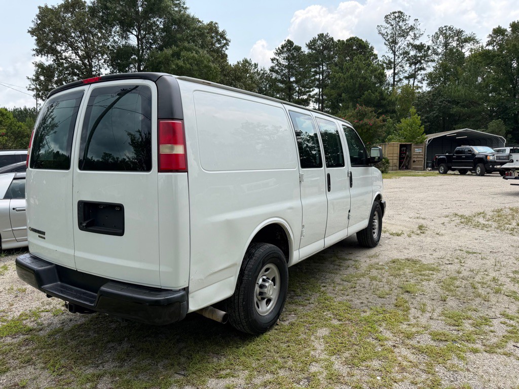 2015 Chevrolet Express Image 4