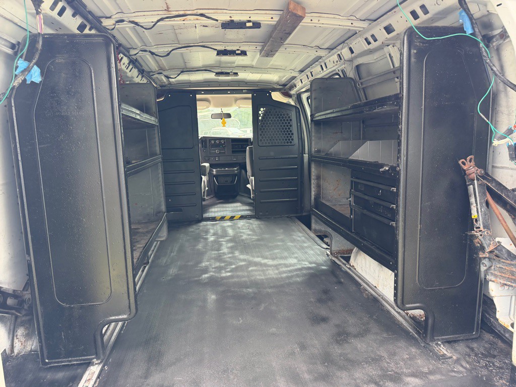 2015 Chevrolet Express Image 5