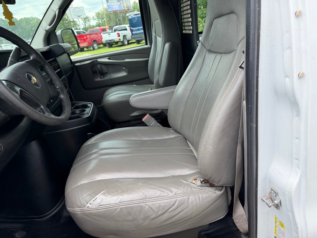 2015 Chevrolet Express Image 7