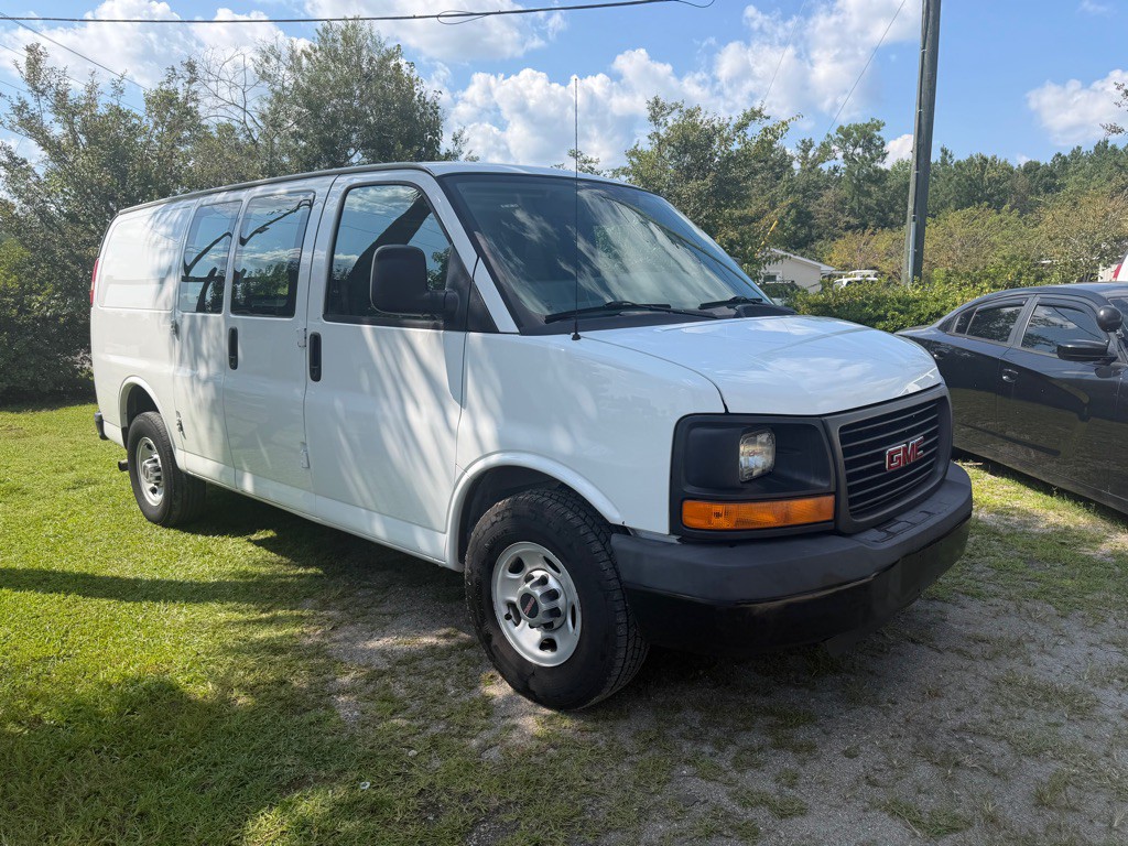 2016 GMC Savana Image 2