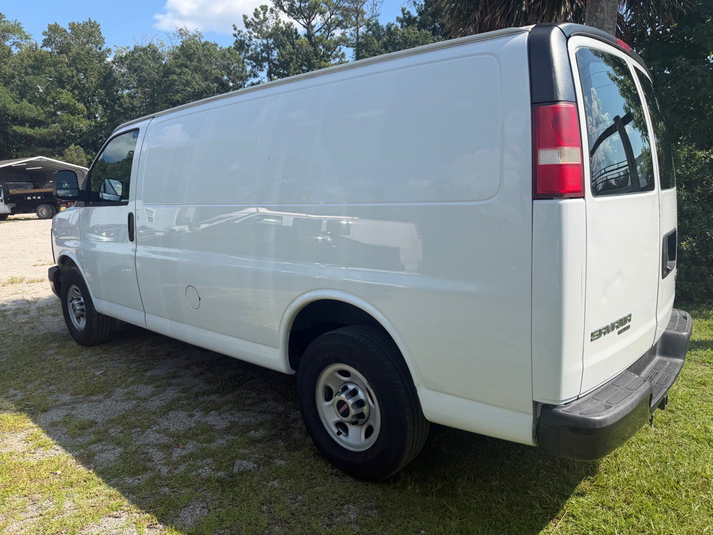 2016 GMC Savana Image 3
