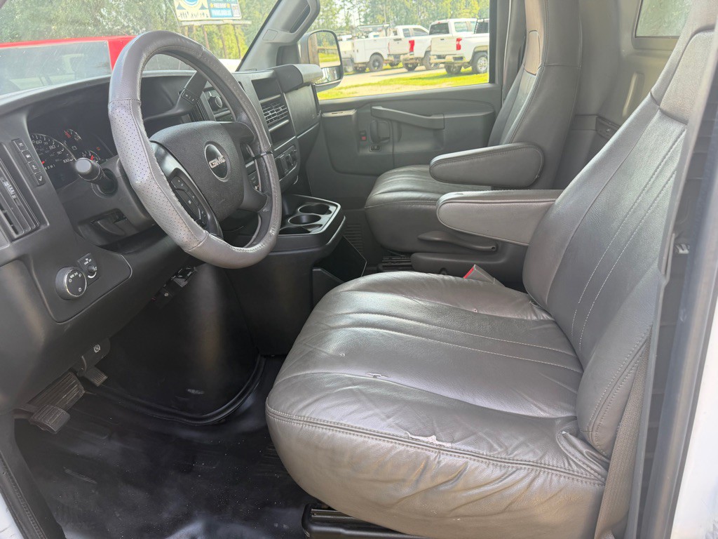2016 GMC Savana Image 5