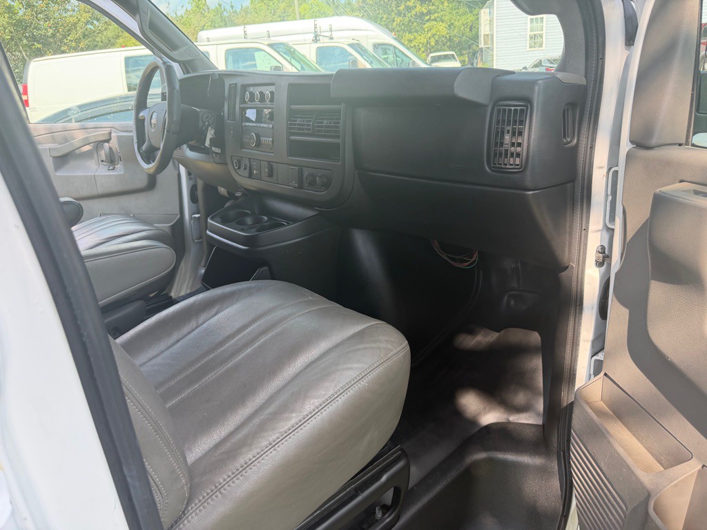 2016 GMC Savana Image 6
