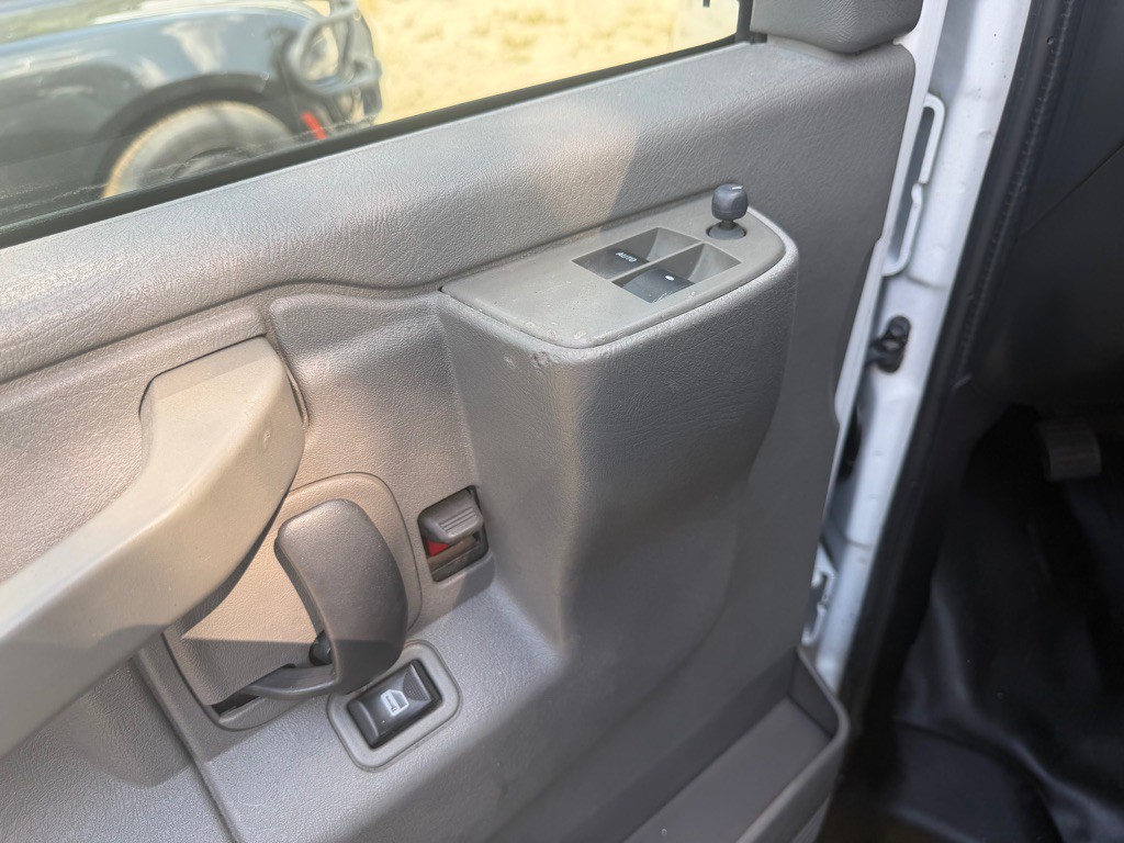 2016 GMC Savana Image 7