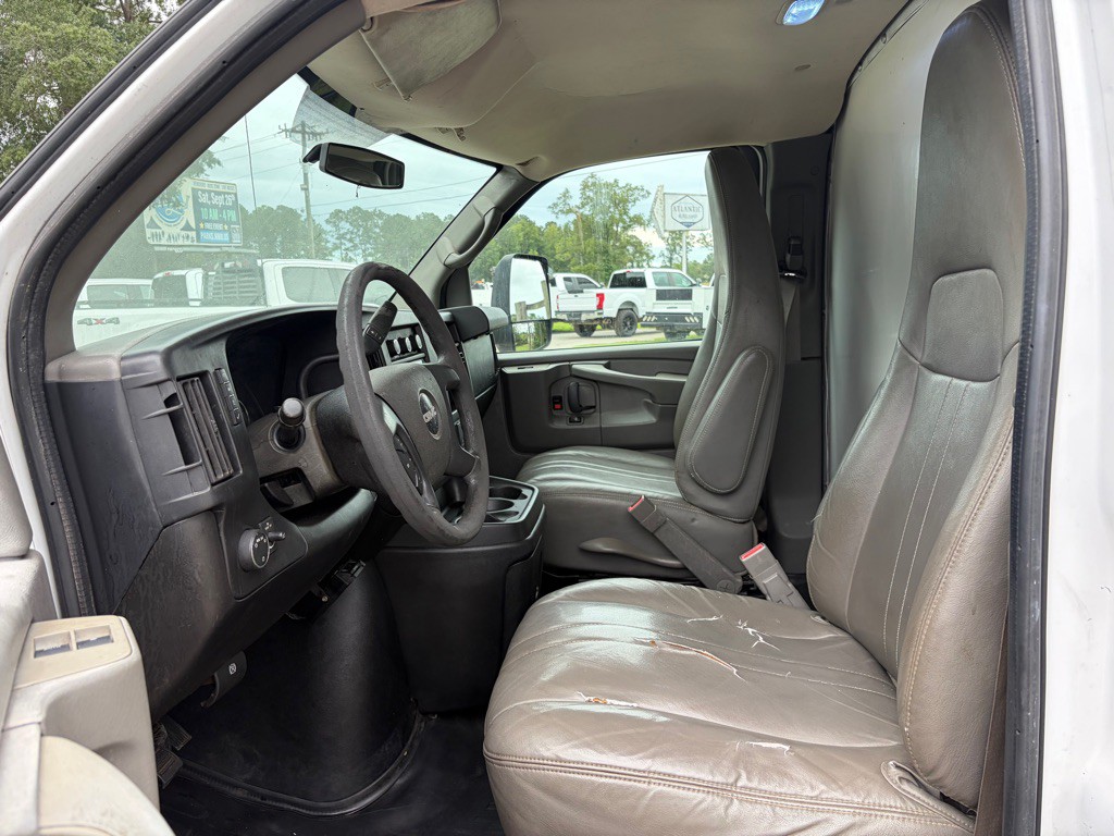 2015 GMC Savana Image 5