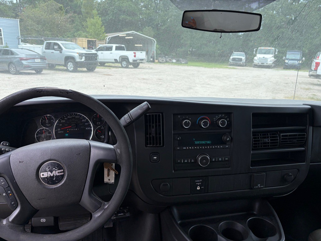 2015 GMC Savana Image 6