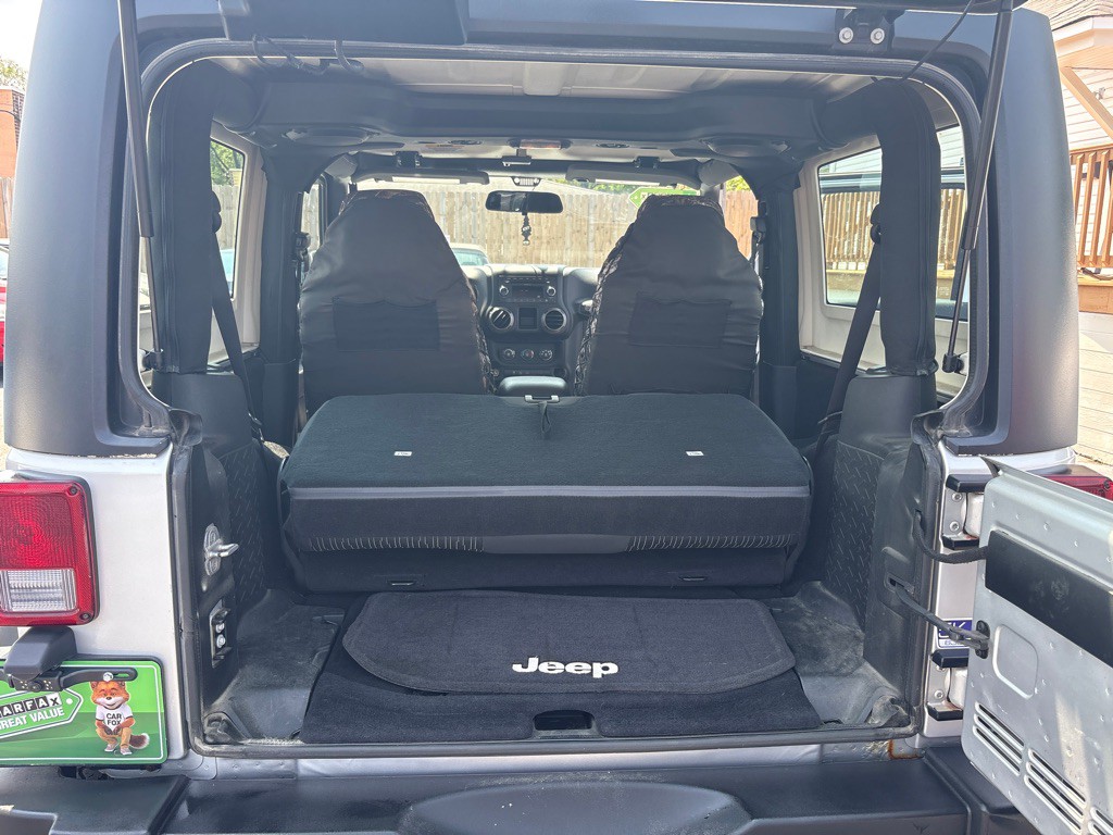 2011 Jeep Wrangler Image 10